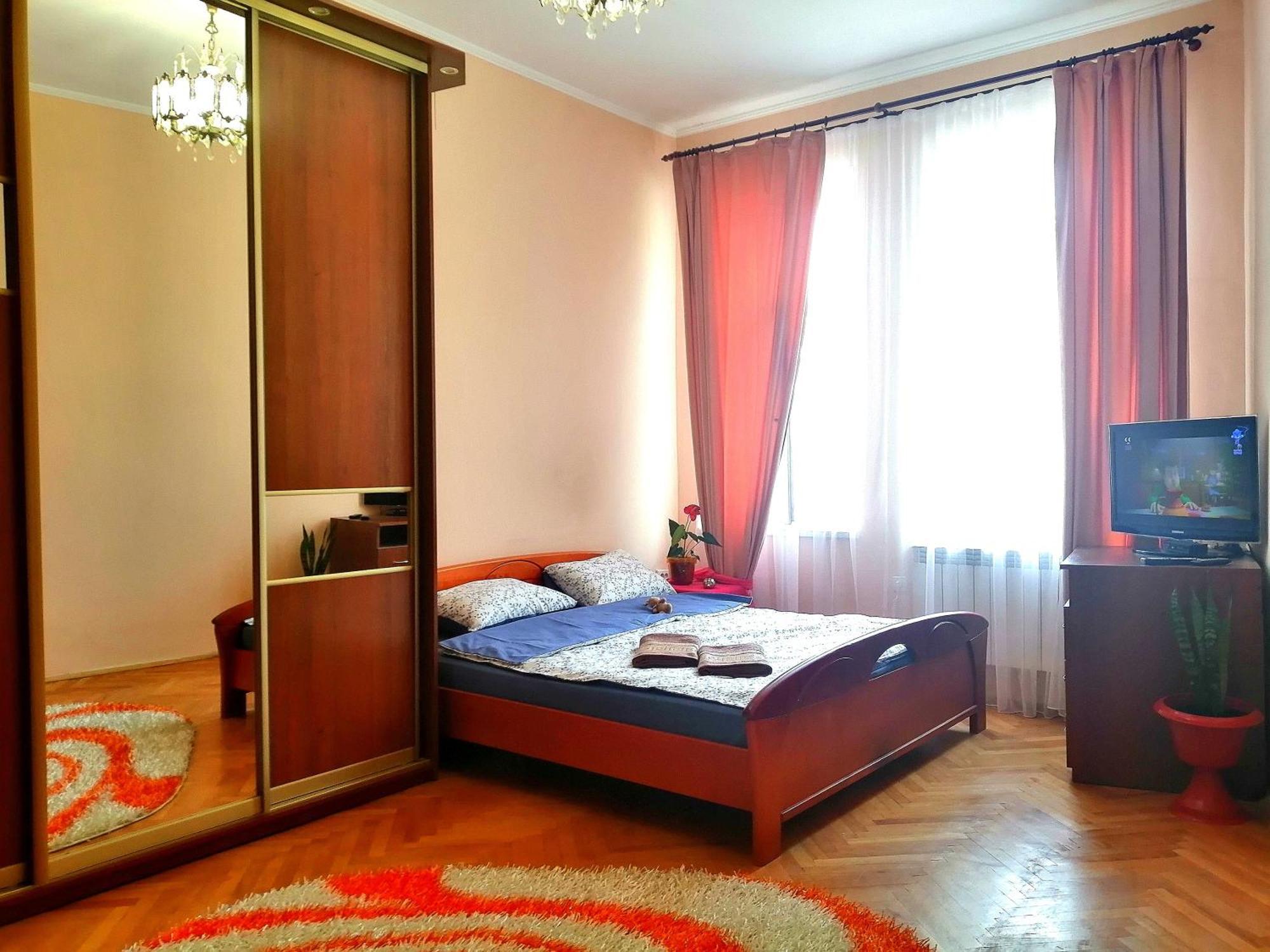 Flat On Sheptytskykh Apartman Lviv Kültér fotó
