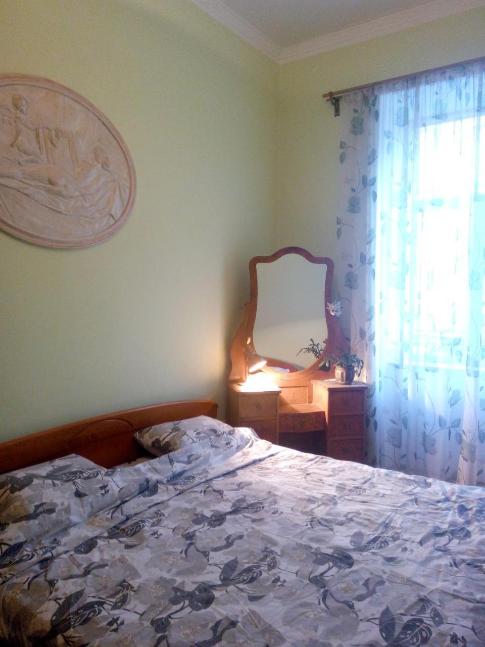 Flat On Sheptytskykh Apartman Lviv Kültér fotó