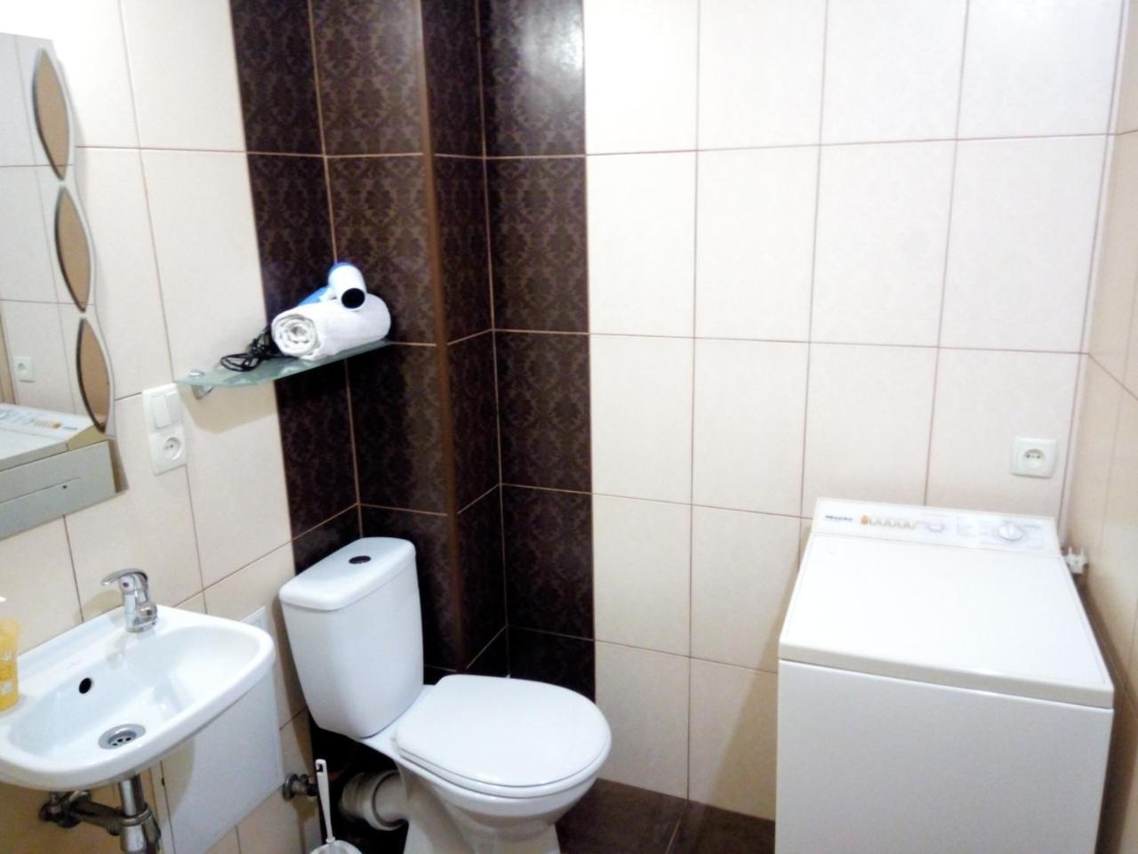 Flat On Sheptytskykh Apartman Lviv Kültér fotó