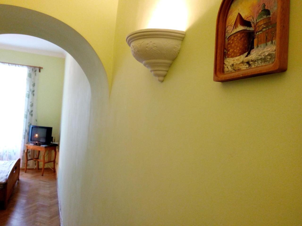 Flat On Sheptytskykh Apartman Lviv Kültér fotó