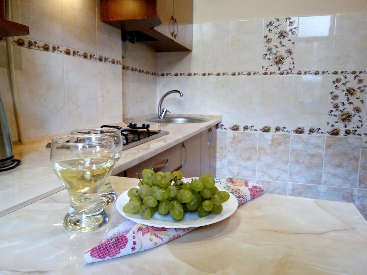 Flat On Sheptytskykh Apartman Lviv Kültér fotó