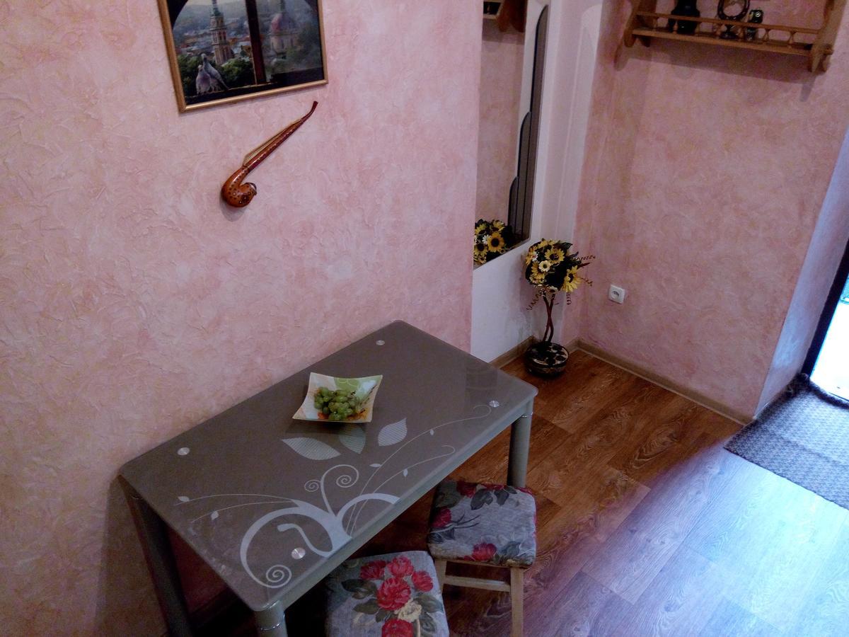 Flat On Sheptytskykh Apartman Lviv Kültér fotó