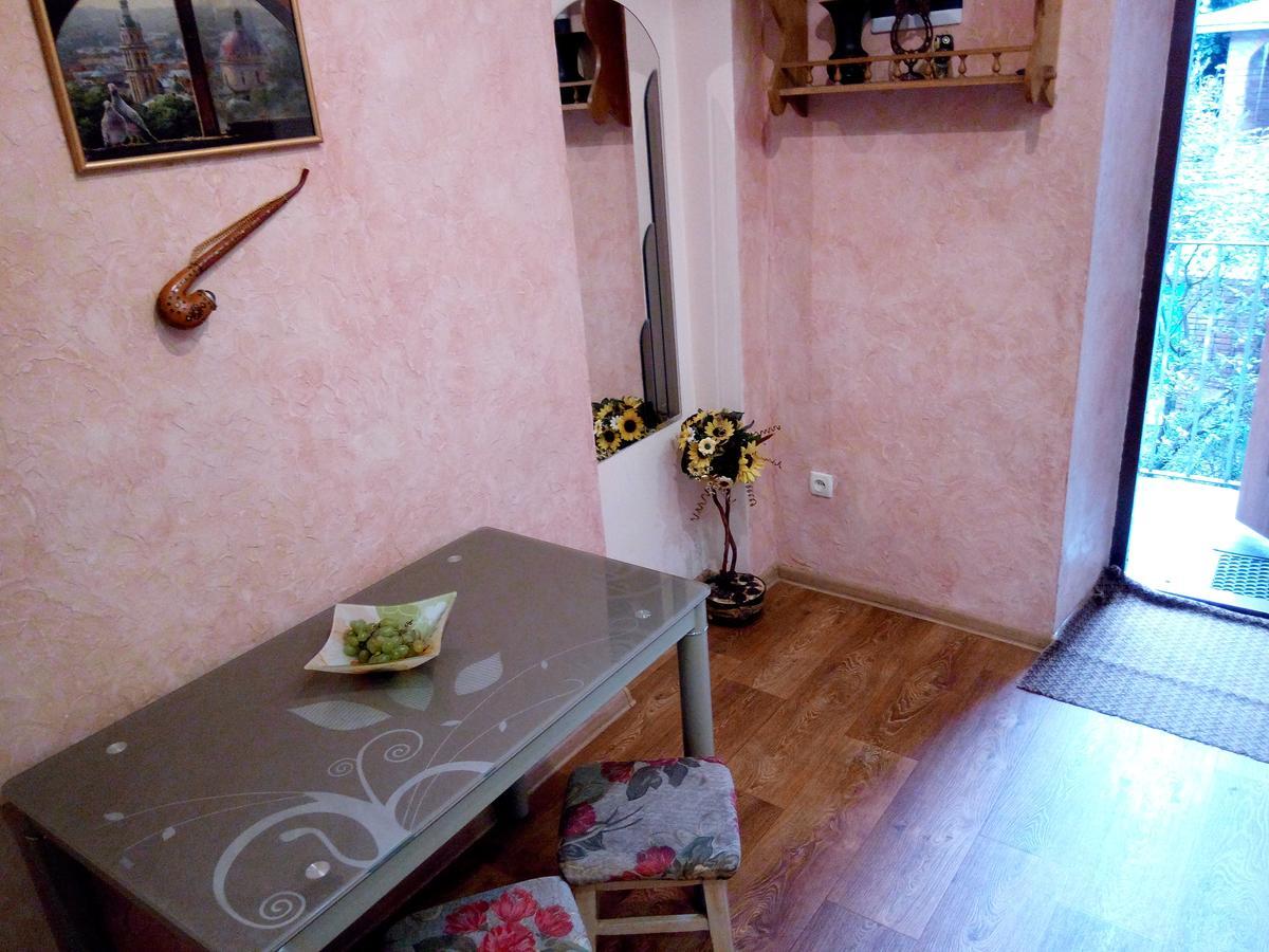 Flat On Sheptytskykh Apartman Lviv Kültér fotó