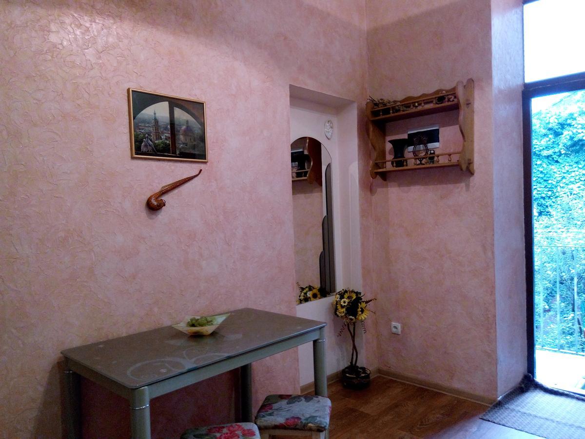 Flat On Sheptytskykh Apartman Lviv Kültér fotó