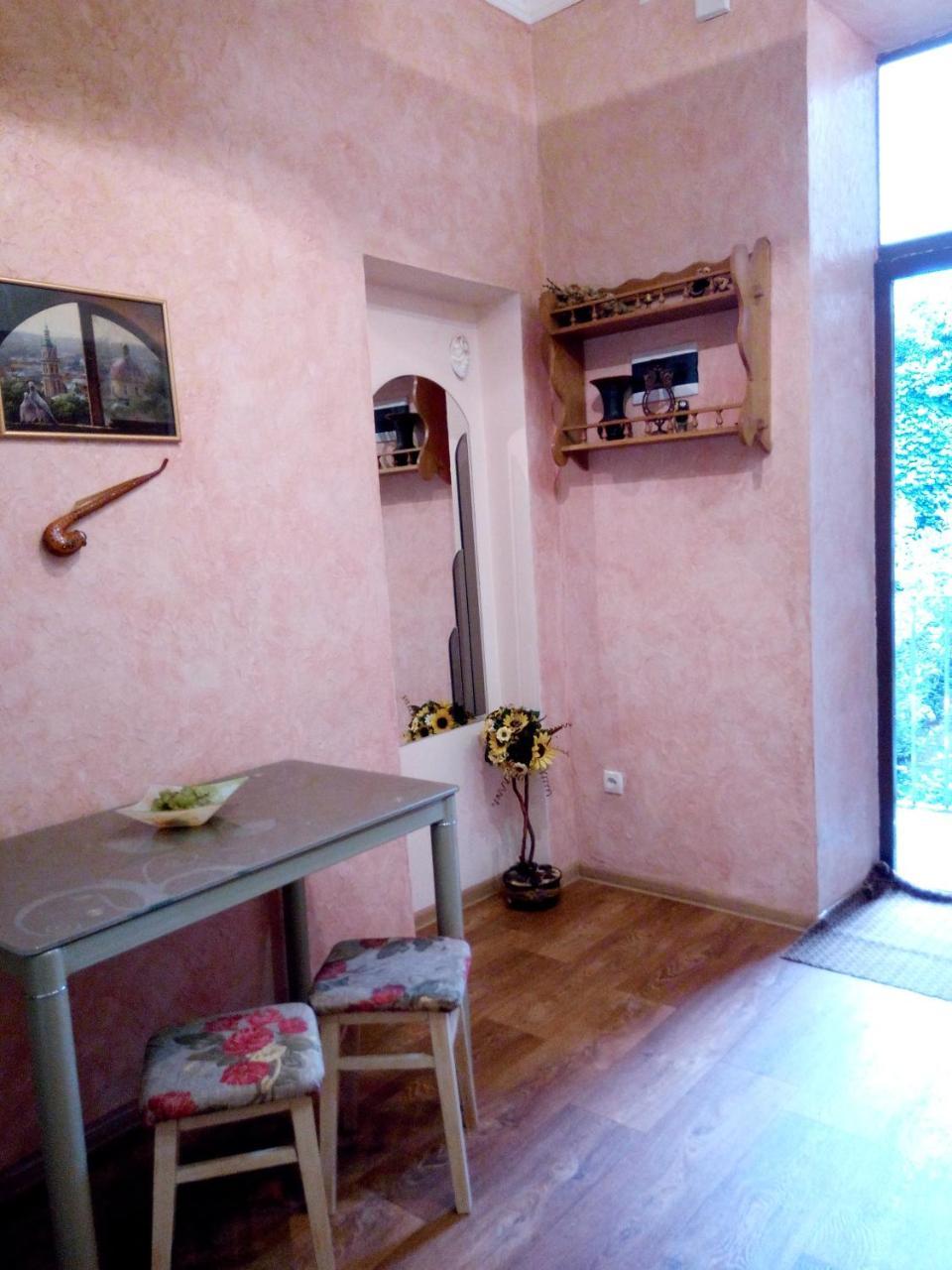 Flat On Sheptytskykh Apartman Lviv Kültér fotó